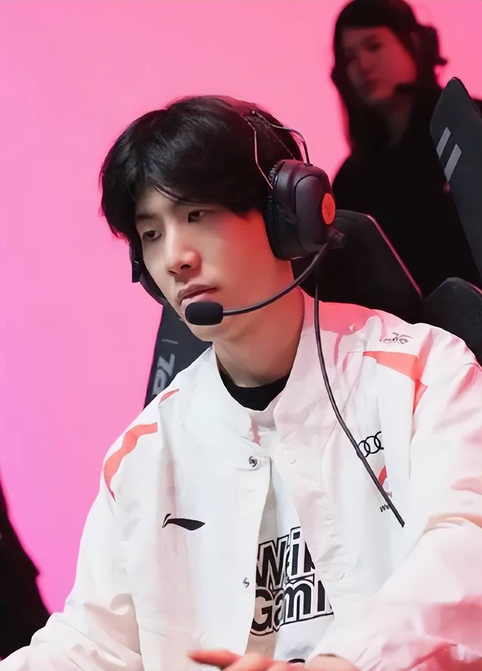 赛中遭到限 赛中遭到限